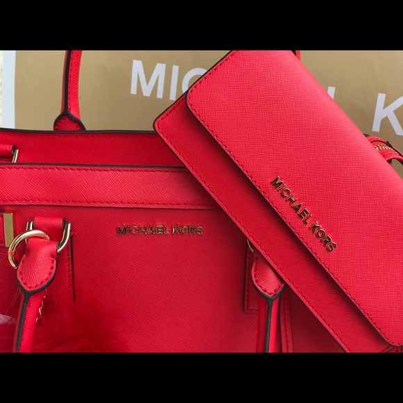 🌷MICHAEL KORS Medium Dark Sangria Satchel - Picture 4 of 7
